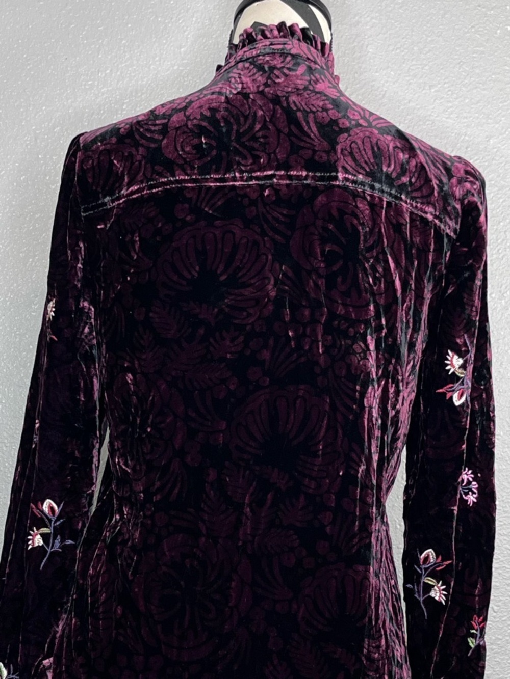 NWT Sundance Elisabeth Whimsigoth Velvet Dark Floral Embroidered Blouse Sz SX - Picture 7 of 14